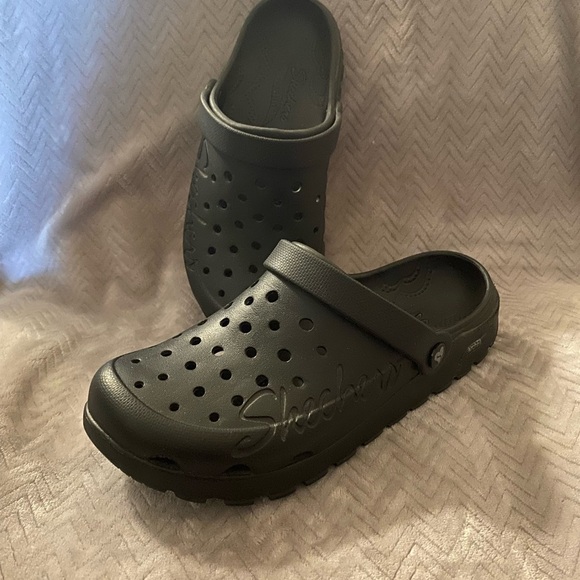 Skechers Shoes - Skechers Black Slip-On Clogs